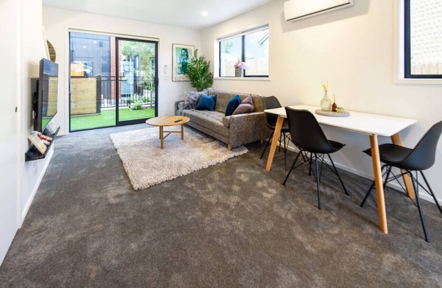 Explore Addington and CBD 1 Bed w/Carpark