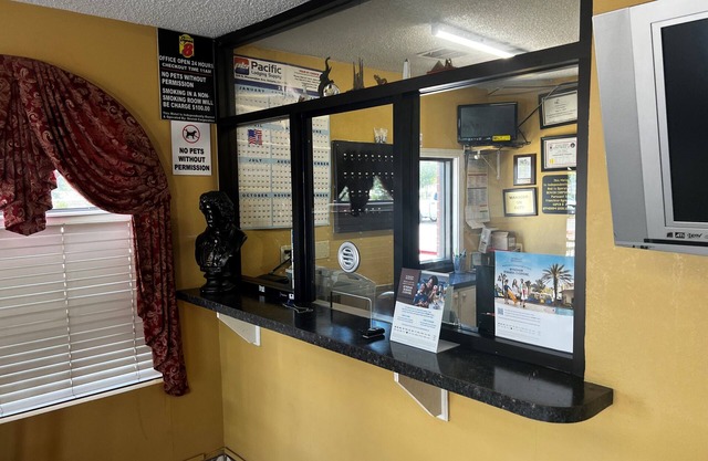 Express Inn & Suites