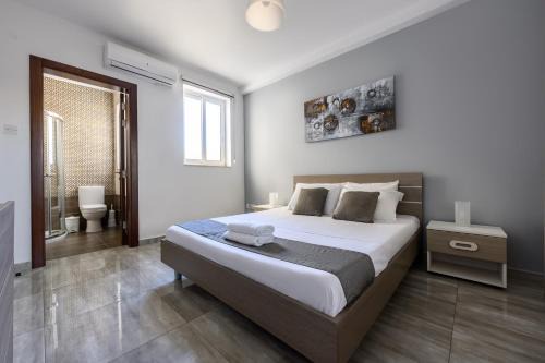 F9 Room 1, Private Double room with private bathroom in shared Flat