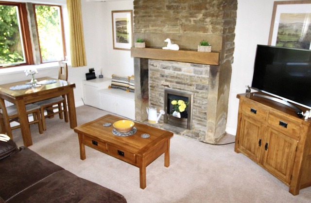 Fabulous former weaver's cottage looking out over the Holme Valley