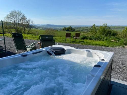 Fabulous Hot Tub with Views!