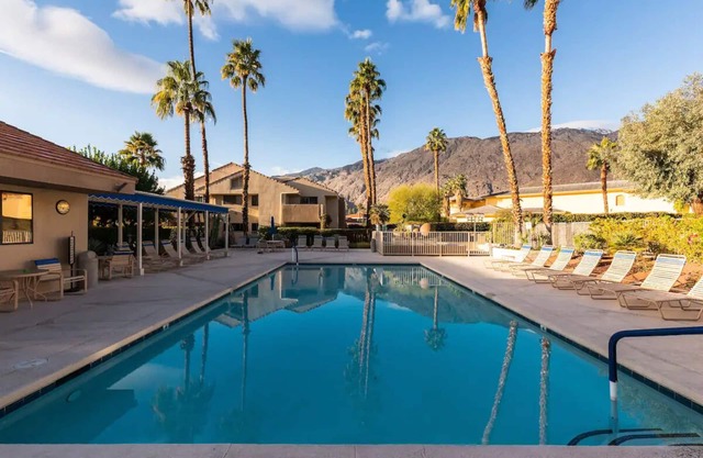 Fabulous place with two pools - walk to everything