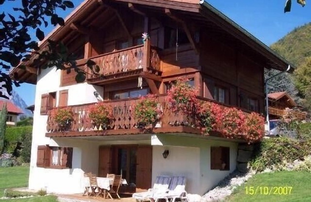 Facing Mont Blanc, rent the ground floor of a chalet in Passy