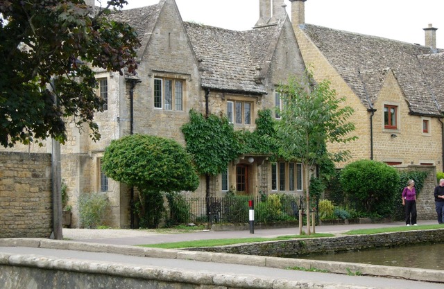Fairlie Cottage Overlooks the River in Bourton-on-the-Water parking for 3 cars.