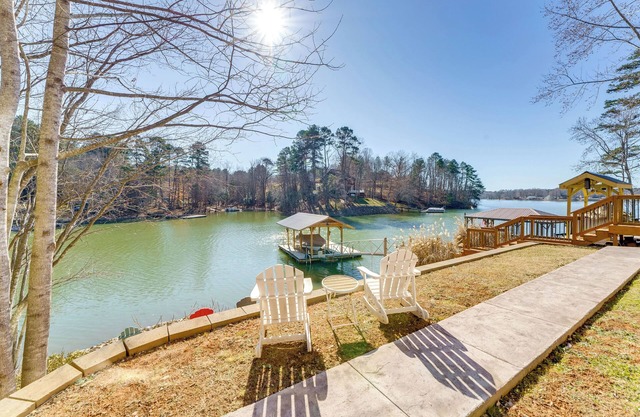 Fall Escape on Lookout Shoals Lake w/Game Room!