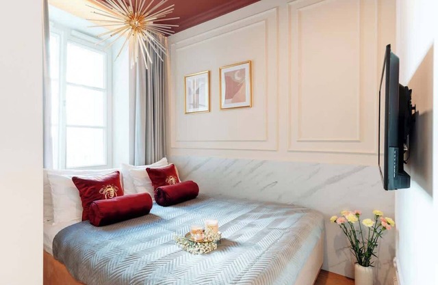 Fall in love with the beautiful Old Town of Warsaw