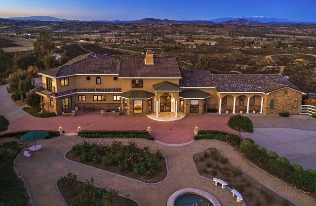 Fall Into Luxury 25% Off Private Vineyard Getaway