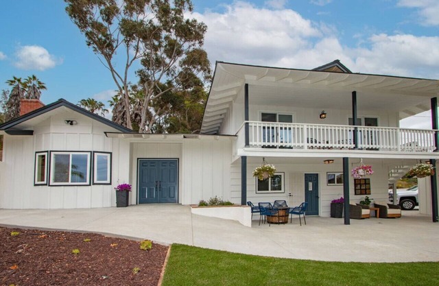 Fallbrooks Finest Hideaway Villa - Pool, Game Room