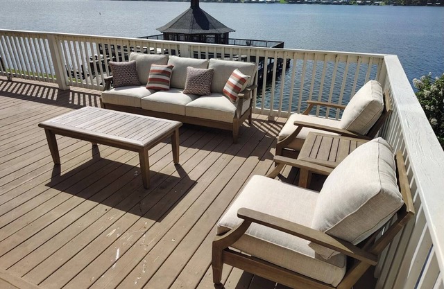 False Flamingo - ON Lake! Spacious Accommodations. Enjoy & Relax - Boat Rental?