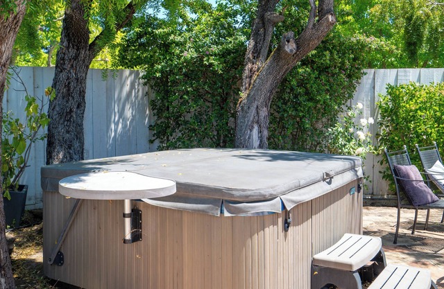 Family Friendly 3bed,2bath close to Sonoma Wine country, pool, hottub.