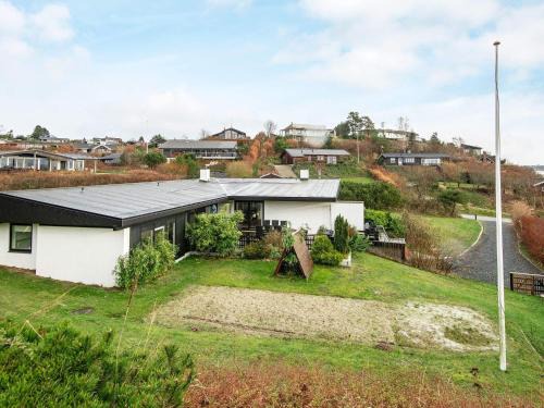 Family-Friendly House by the Beach