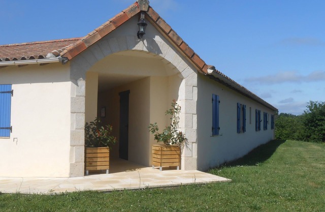 Family gîte Hortensia in the Dordogne, with swimming pool&magnificent view