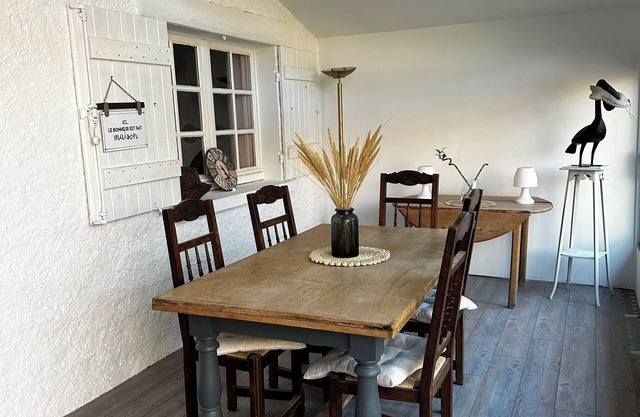 Family home between Ocean and Basin