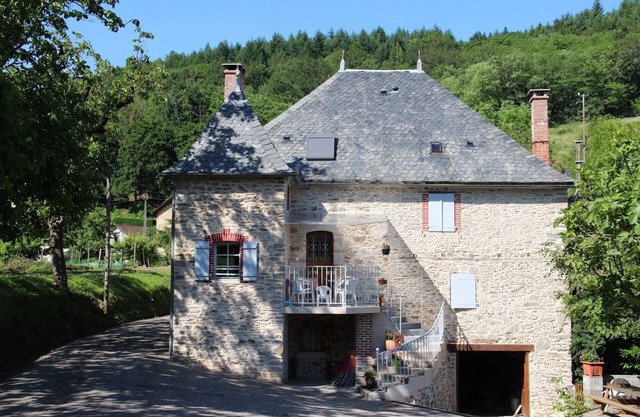 Family home in the countryside with swimming pool, air conditioning, tennis court - 12 to 15 people