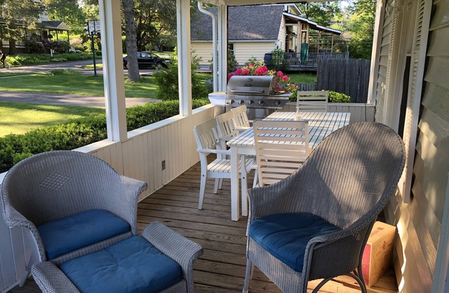 Family Home With Big Yard On The Hill, Short Walk To Downtown And Lake Mansfield