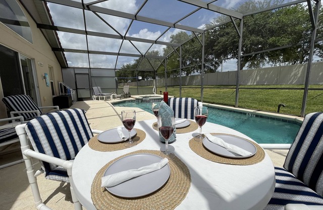 Family Retreat, 4 Bedroom Villa with Private Pool and Spa Near Disney Parks