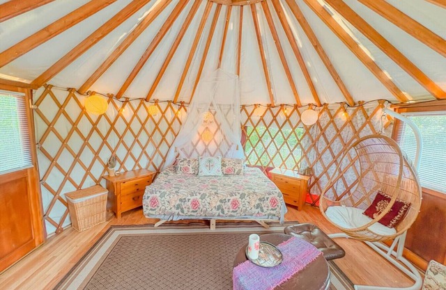 Farm Stay Yurt - 7 min St Albans
