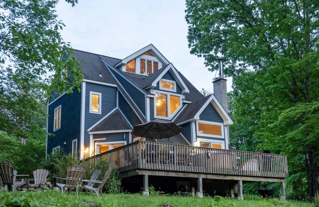 Farmhouse Escape with Stunning View 90 min from NYC