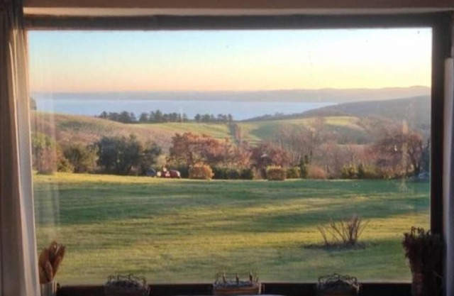 Farmhouse with swimming pool with a magnificent view of Lake Bracciano.