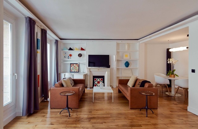 Faubourg/Elysées, an elegant, two-bedroom apt. in Paris's best shopping area.