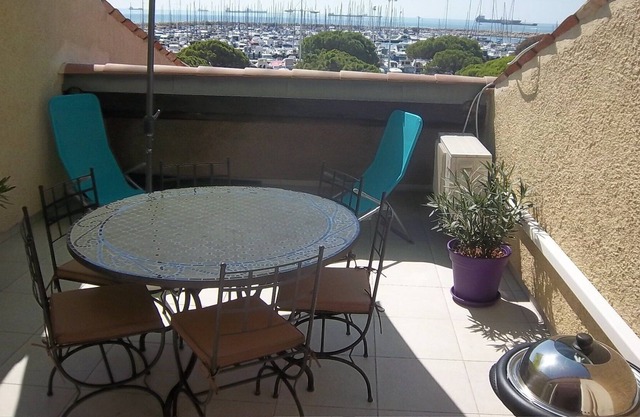 FEET IN THE WATER AT 100M BEACH WITH TERRACE OF 19 M² + SEA VIEW