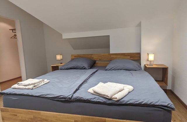 Ferienwohnung 3.og 70 qm - mit Balkon - Dirket am Bahnhof