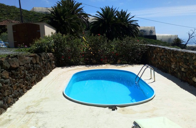 Finca with fantastic sea views and pool