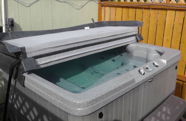 Fire Pit, Fenced yard, Hot Tub! 2 bedrooms, your private get away to the beach