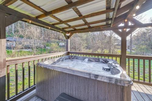 Fireside Evenings Red River Gorge Gem with Hot Tub