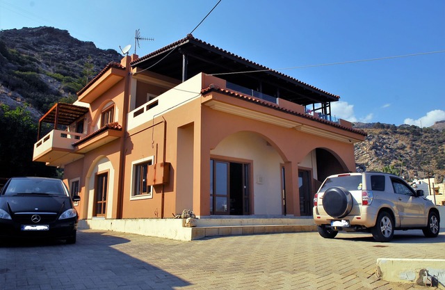 First floor house next to the sea with mountain and sea view