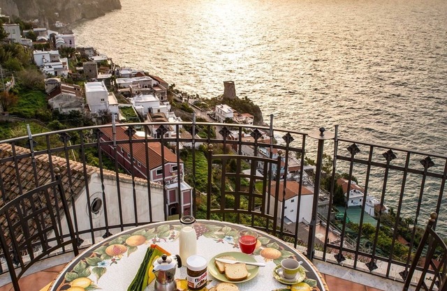 FLATIRON APP 1 - Unrivaled views on the Amalfi Coast - Sosòre Holiday Homes
