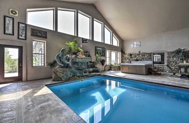 Flawless Durango Home w/Theater + Pool Table