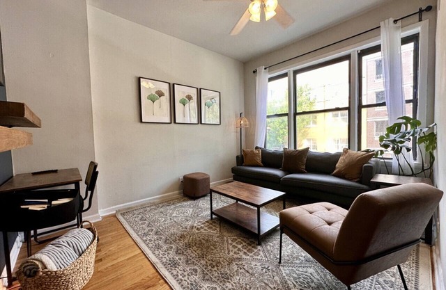 Flexhome Ukrainian Village 2BR D1