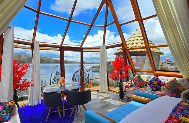 FLOATING HOTEL IN LAKE TITICACA UROS