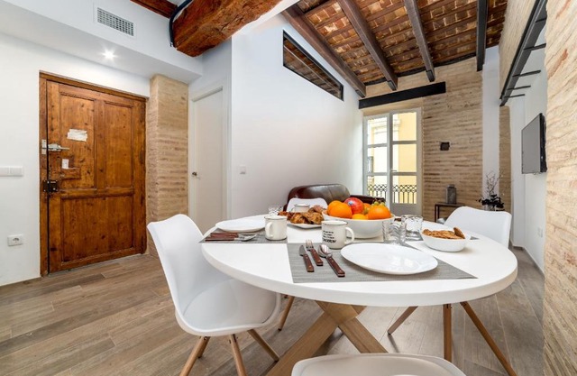 FLORIT FLATS - CATHEDRAL LUXURY TERRACE FLAT 2BR 2BA AC Wifi