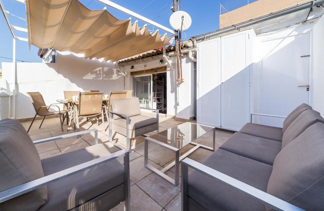 FLORIT FLATS - CENTER 2BR 2BA ATTIC TERRACE VIEW WIFi AC