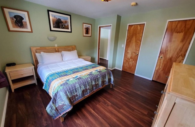 {Forget-Me-Not Inn} Alaskan Waterfront Vacation Rental (Eagle Suite)