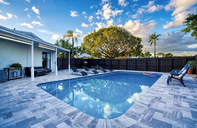 Fort Lauderdale 4BR Villa Pool,Projector,Game Room,BBQ & Mini Golf Near Las Olas