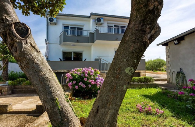 Four-Bedroom Apartment Magnolija