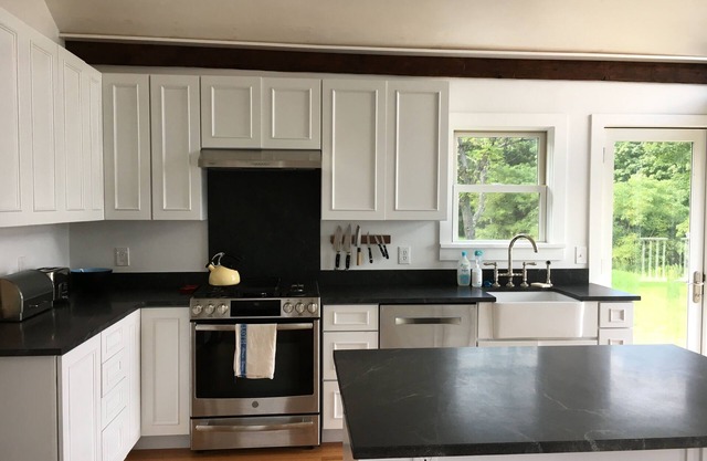 Four Season Farmhouse near Skiing