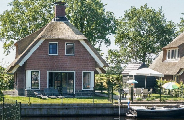 Freonskip is an 8 person child friendly water villa.