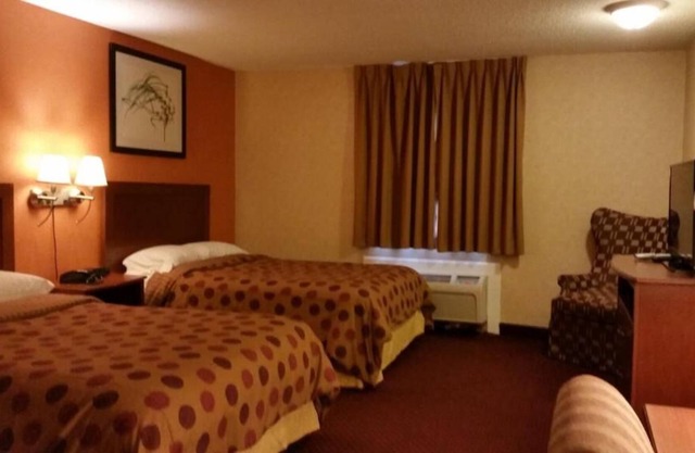 Friends Hideaway! 4 Spacious Units Close to Patriot Place, FREE Breakfast!