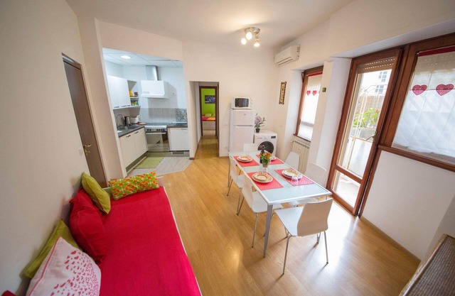 From Paul to the Vatican- 5 BEDROOMS, 3 BATHROOMS IDEAL FOR LARGE GROUPS