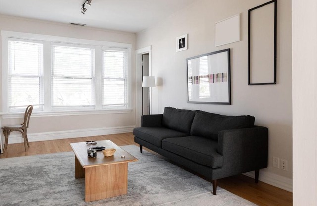 FRONTDESK Revamped 1 BR Apt with Laundry and Lake View