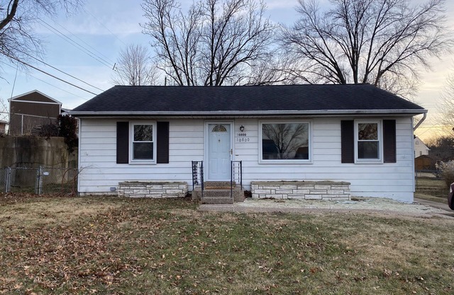 Full house close to walking trails and 15 minutes to downtown