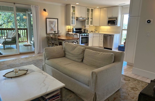 Fully furnished 1 bed in-law apartment at the end of a quiet country lane.