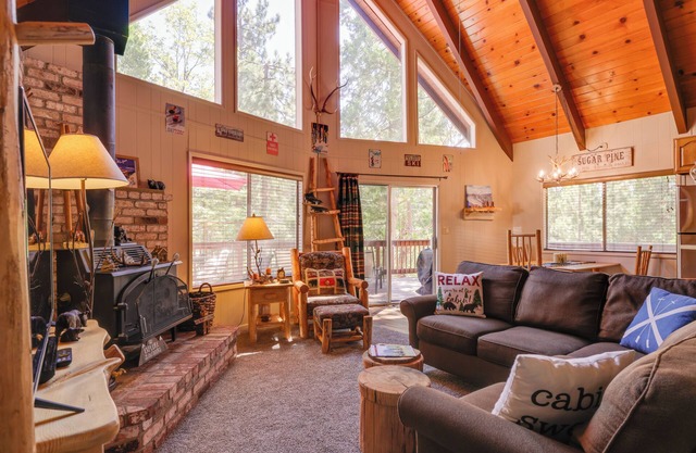 Furnished Deck: High Sierra Cabin in Twain Harte!