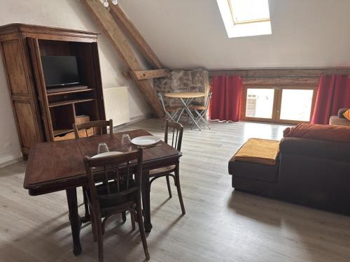 Gîte Campagne avec Animaux, Wifi, Parking, Saint-Bonnet-de-Four - FR-1-489-559