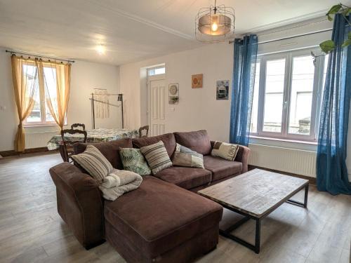 Gîte Chenevières - Village paisible avec parking privé - FR-1-584-384