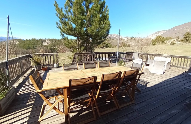 Gîte Spacieux en Pleine Nature Tout Confort en Provence